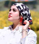 فيرزاتشي اسكارف فخم من الكريب شيفون الناعم، يضيف لمسة من الأناقة على أي إطلالة.